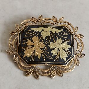Vintage Damascene Toledo Gold Over Black Enamel Floral Filigree Brooch